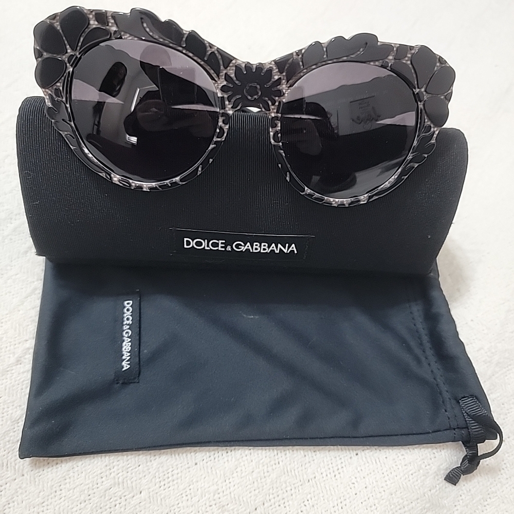 Dolce&Gabbana Floral Relief Sunglasses Black + Tissue Brown Hand Applied Flowers - Picture 5 of 12